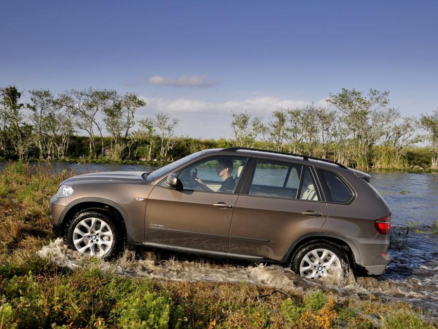  BMW X5 xDrive 3.5i 2010 года  (фото 11 из 16)